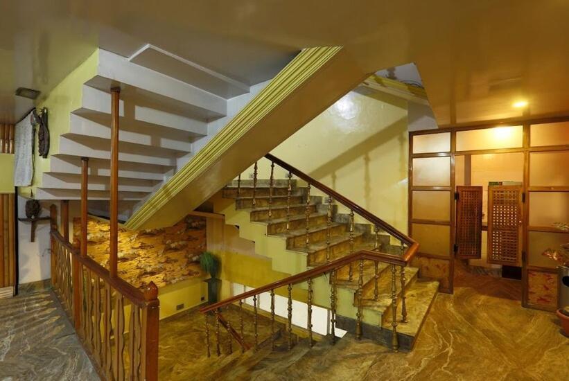 Hotel Assembly Шилонг Екстериор снимка