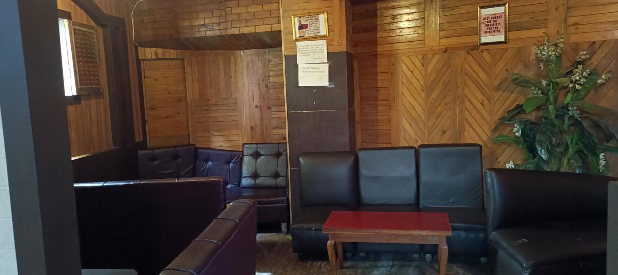 Hotel Assembly Шилонг Екстериор снимка