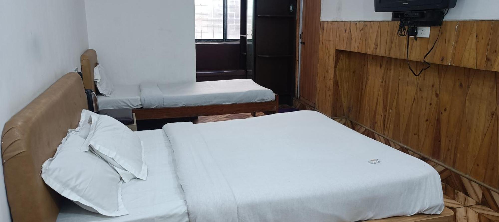 Hotel Assembly Шилонг Екстериор снимка