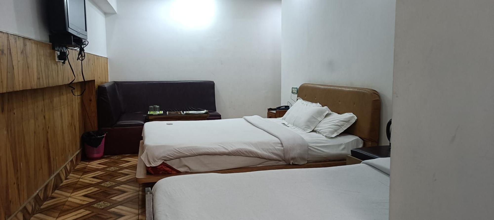 Hotel Assembly Шилонг Екстериор снимка