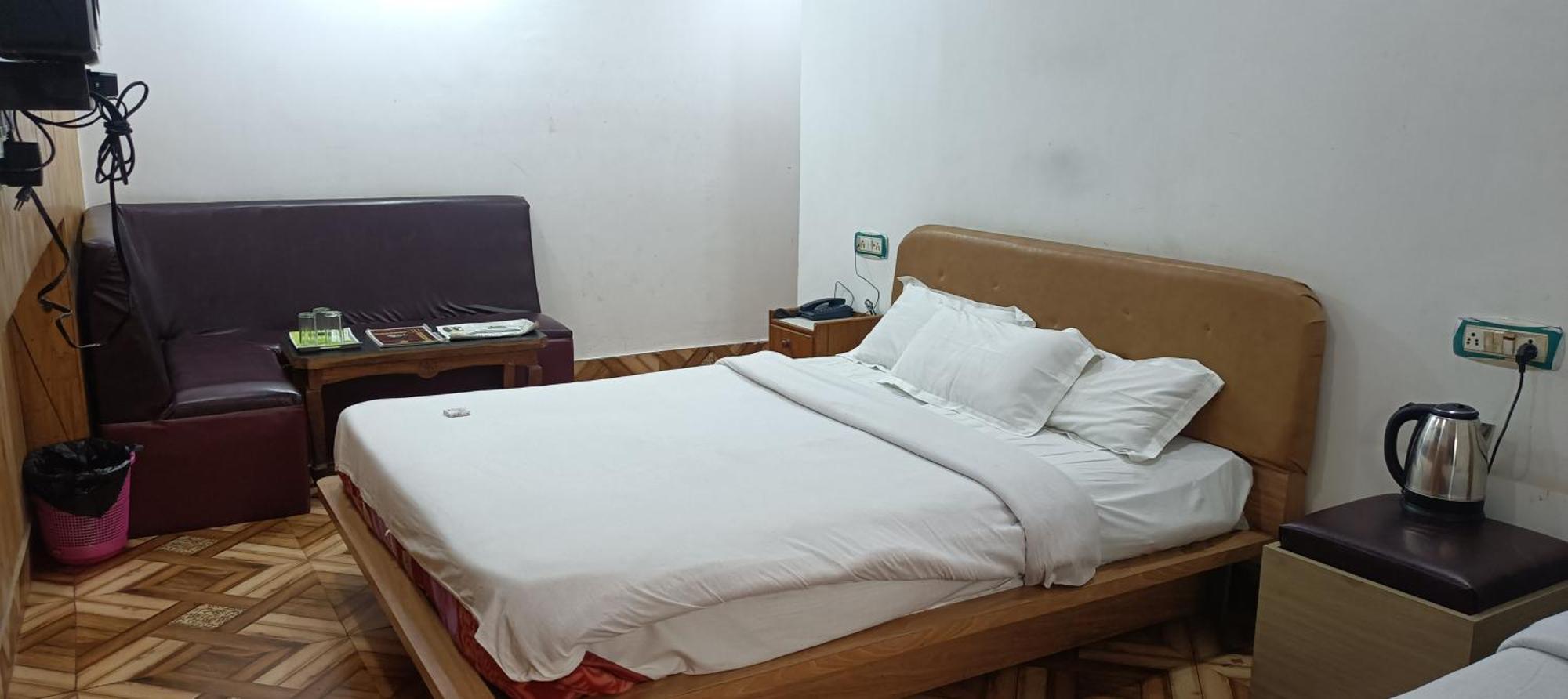 Hotel Assembly Шилонг Екстериор снимка