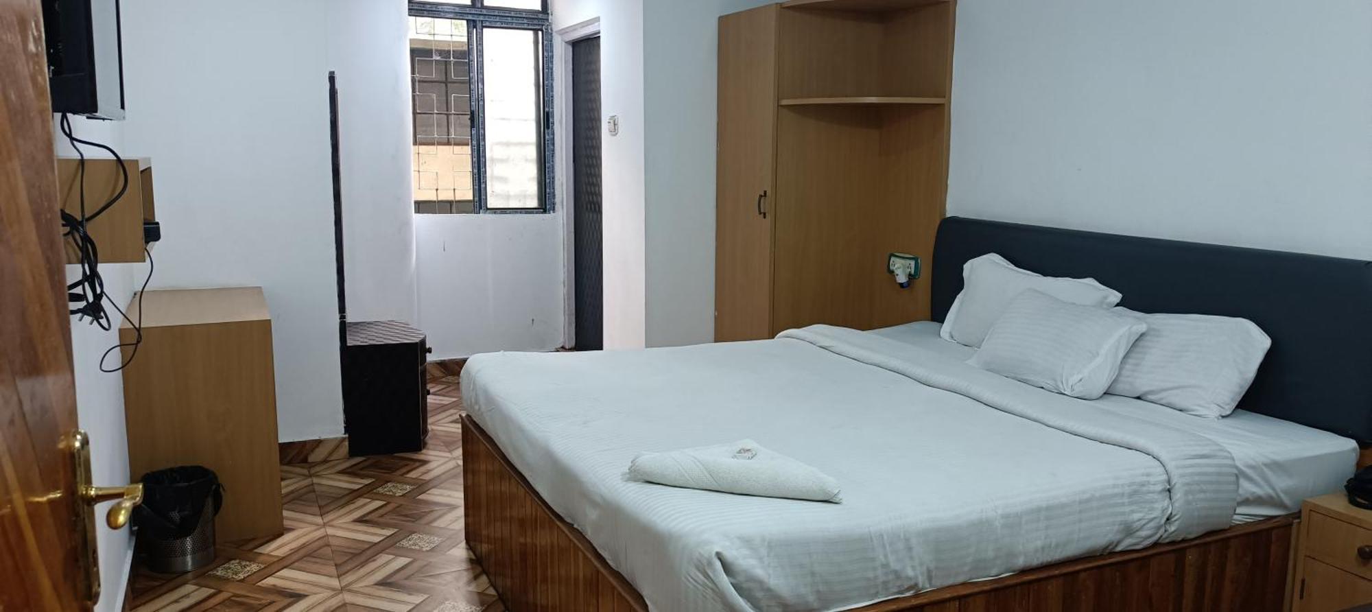 Hotel Assembly Шилонг Екстериор снимка