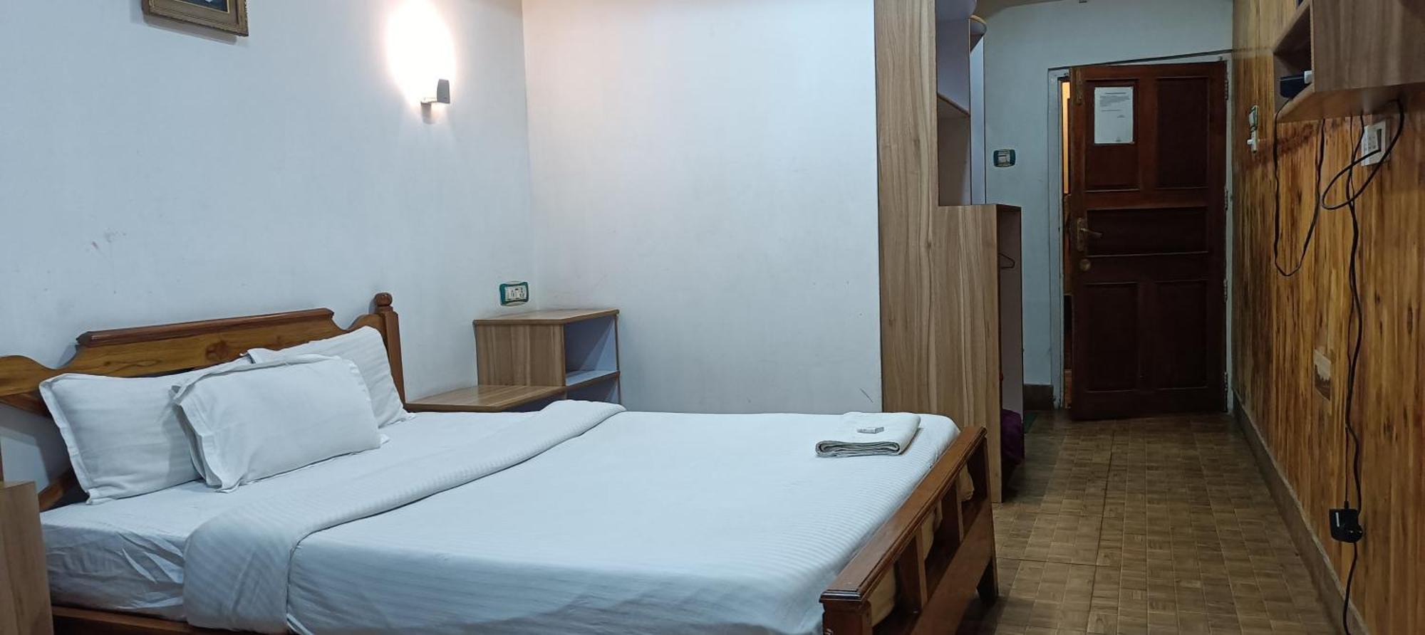 Hotel Assembly Шилонг Екстериор снимка