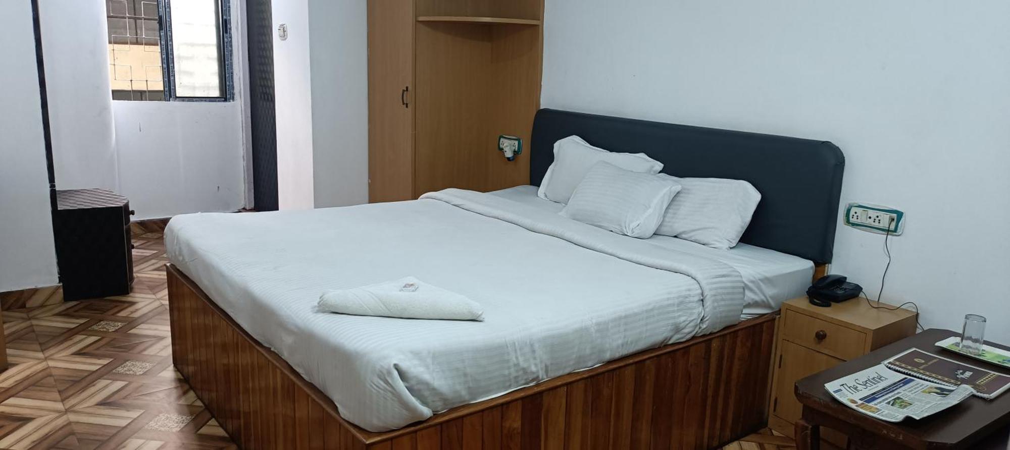 Hotel Assembly Шилонг Екстериор снимка