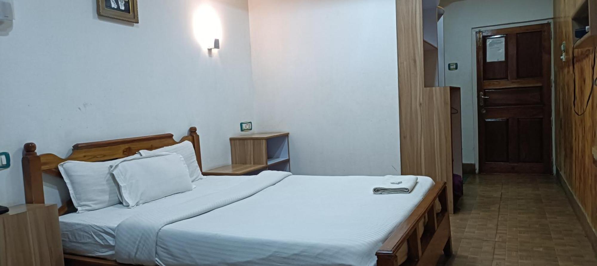Hotel Assembly Шилонг Екстериор снимка