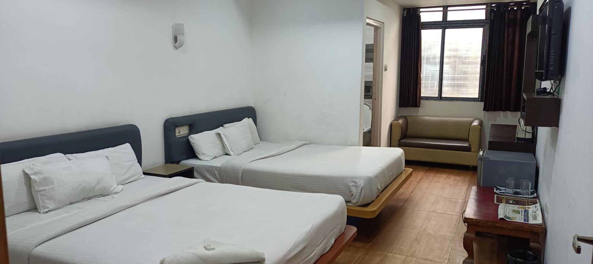 Hotel Assembly Шилонг Екстериор снимка