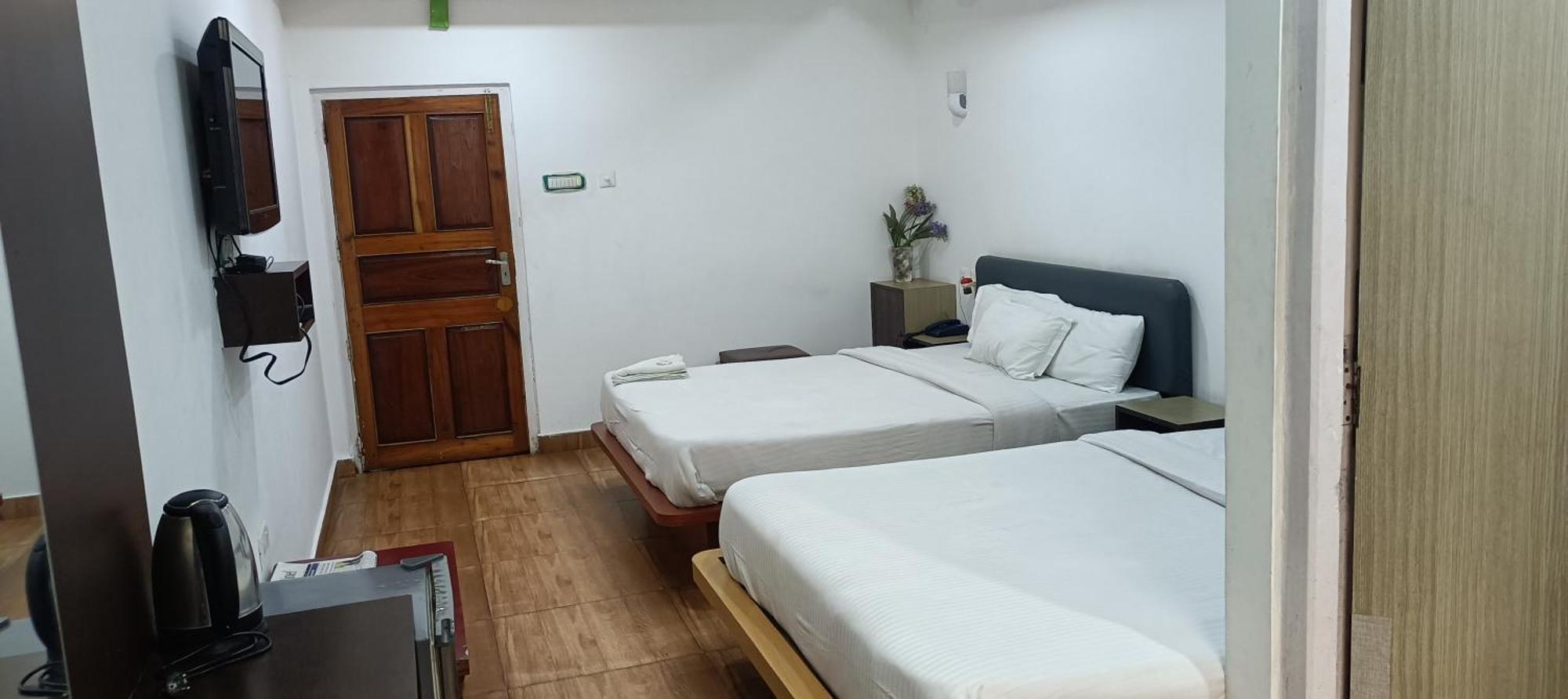 Hotel Assembly Шилонг Екстериор снимка